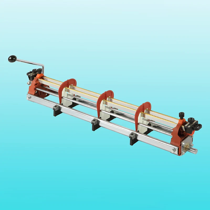 Var är den universella 8-radiga varpstoppanordningen som används i skyttelfria vävstolar?